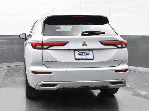 Alloy Silver Metallic 2024 Mitsubishi Outlander SEL