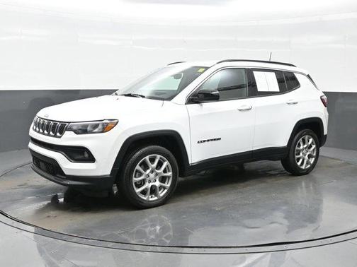 Bright White Clearcoat 2023 Jeep Compass Latitude Lux
