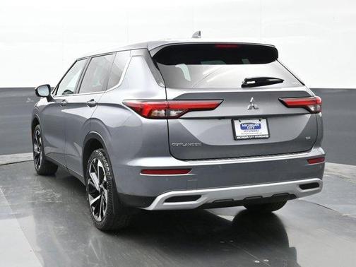 Alloy Silver Metallic 2023 Mitsubishi Outlander SE Special Edition