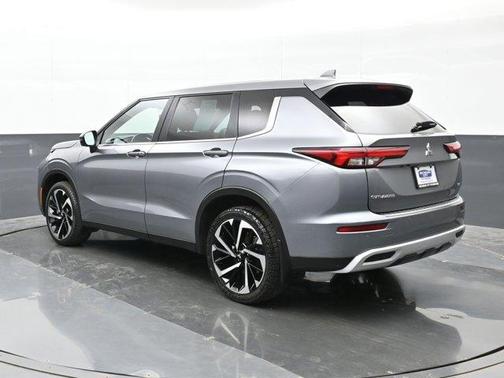 Alloy Silver Metallic 2023 Mitsubishi Outlander SE Special Edition