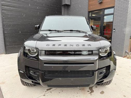 2023 Land Rover Defender 110 V8