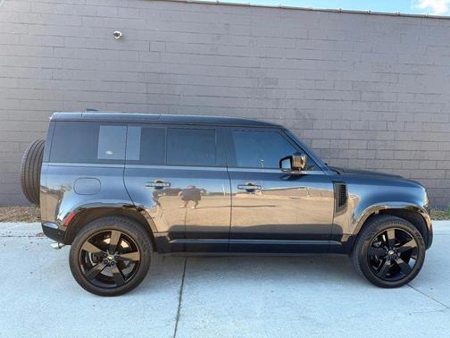 2023 Land Rover Defender 110 V8