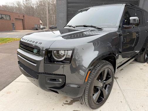 2023 Land Rover Defender 110 V8