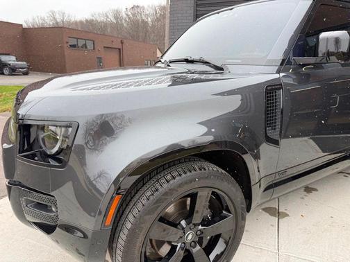 2023 Land Rover Defender 110 V8