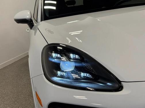 Carrara White Metallic 2021 Porsche Cayenne GTS