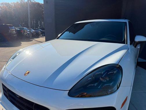 Carrara White Metallic 2021 Porsche Cayenne GTS