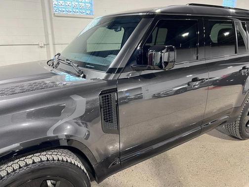 2022 Land Rover Defender 110 X-Dynamic SE AWD