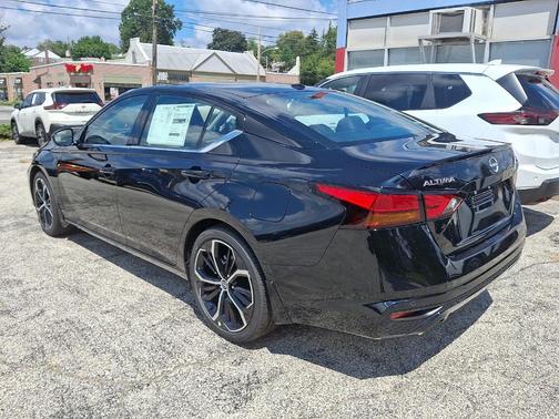 2025 Nissan Altima SR