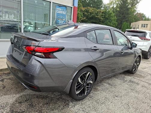 2025 Nissan Versa 1.6 SR