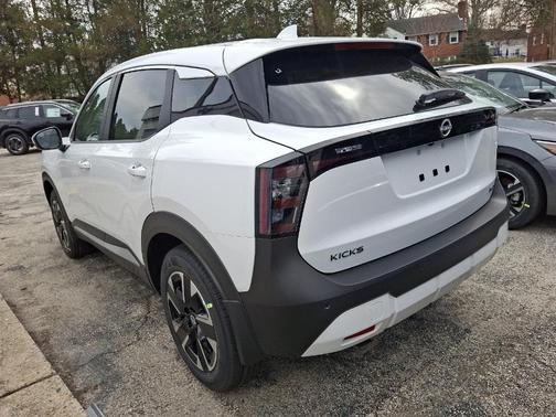 2025 Nissan Kicks SV