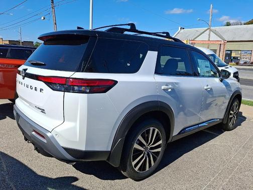2025 Nissan Pathfinder Platinum
