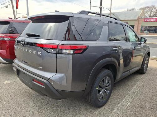 2025 Nissan Pathfinder SV