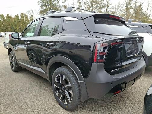 Super Black 2026 Nissan Kicks SV