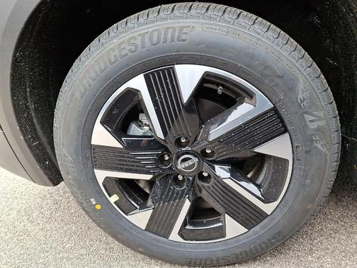 Super Black 2026 Nissan Kicks SV