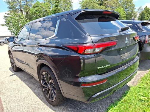 2022 Mitsubishi Outlander Black Edition
