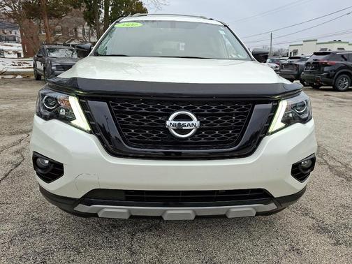 2020 Nissan Pathfinder SL