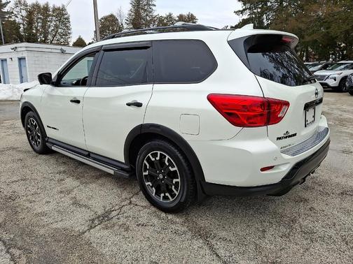 2020 Nissan Pathfinder SL