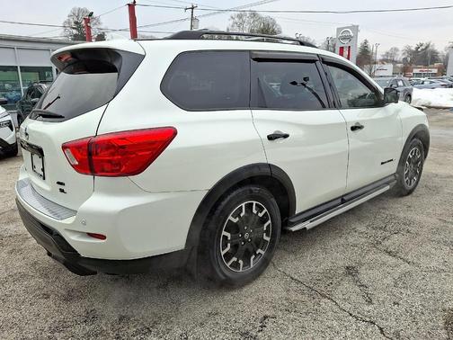 2020 Nissan Pathfinder SL
