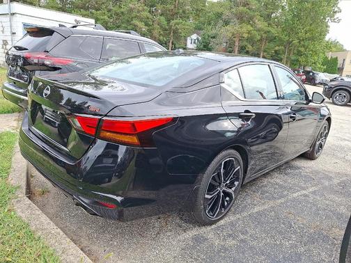 2025 Nissan Altima SR