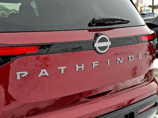 2026 Nissan Pathfinder SV