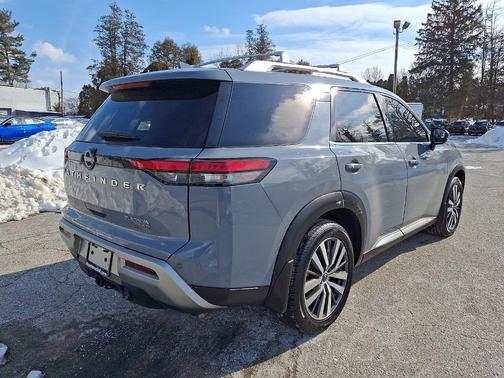 2022 Nissan Pathfinder Platinum