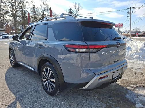 2022 Nissan Pathfinder Platinum