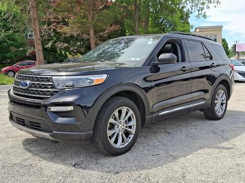 Agate Black Metallic 2023 Ford Explorer XLT