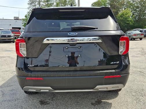 Agate Black Metallic 2023 Ford Explorer XLT