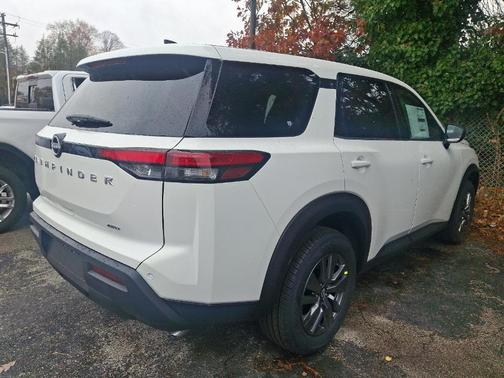 2025 Nissan Pathfinder S