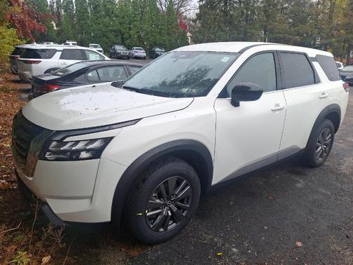 2025 Nissan Pathfinder S