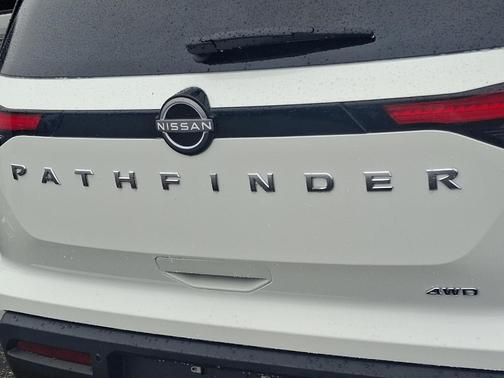 2025 Nissan Pathfinder S