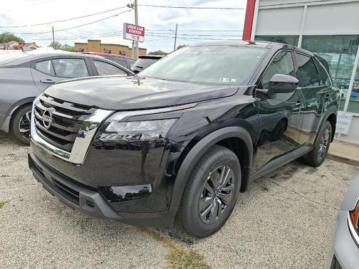 2025 Nissan Pathfinder S