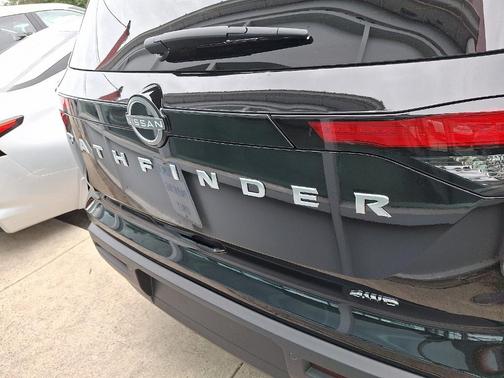 2025 Nissan Pathfinder S
