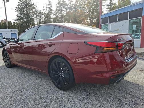 2022 Nissan Altima 2.0 SR