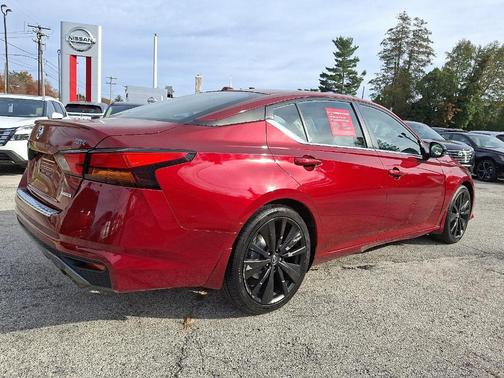 2022 Nissan Altima 2.0 SR