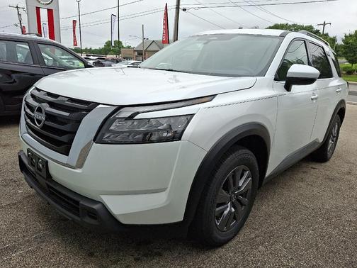 2025 Nissan Pathfinder SV