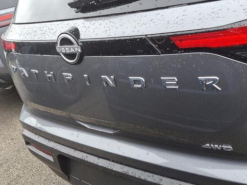 2025 Nissan Pathfinder S