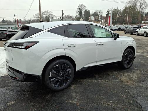 Everest White P 2026 Nissan Murano Platinum