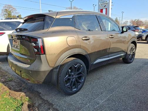 Canyon Bronze M 2026 Nissan Kicks SR