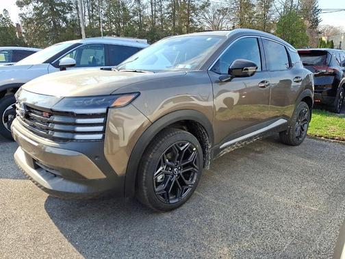 Canyon Bronze M 2026 Nissan Kicks SR
