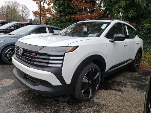 Aspen White Tri 2026 Nissan Kicks SR