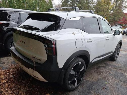 Aspen White Tri 2026 Nissan Kicks SR