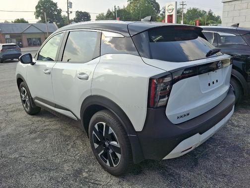 2025 Nissan Kicks SV