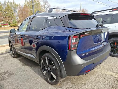 2025 Nissan Kicks SR
