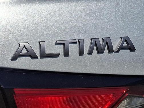 Brilliant Silver Metallic 2026 Nissan Altima SV