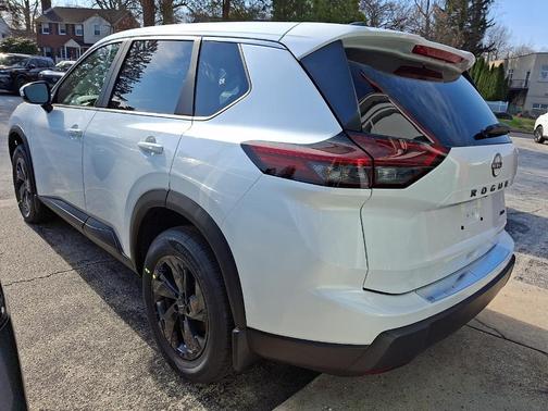 Everest White P 2026 Nissan Rogue SV