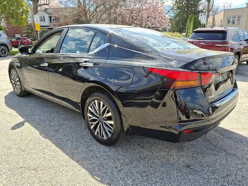 Black 2023 Nissan Altima 2.5 SV