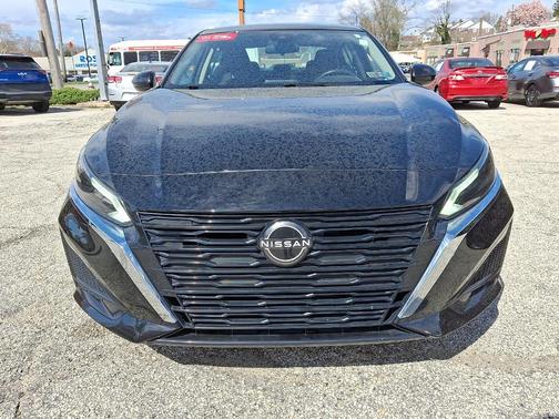 Black 2023 Nissan Altima 2.5 SV