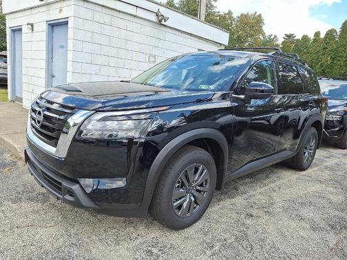 2025 Nissan Pathfinder SV