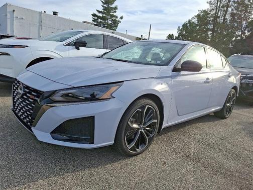 2025 Nissan Altima SR